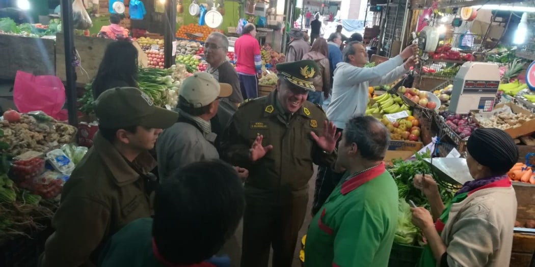 Jefe Zonal de Carabineros recorrió El Mercado Cardonal para evaluar los