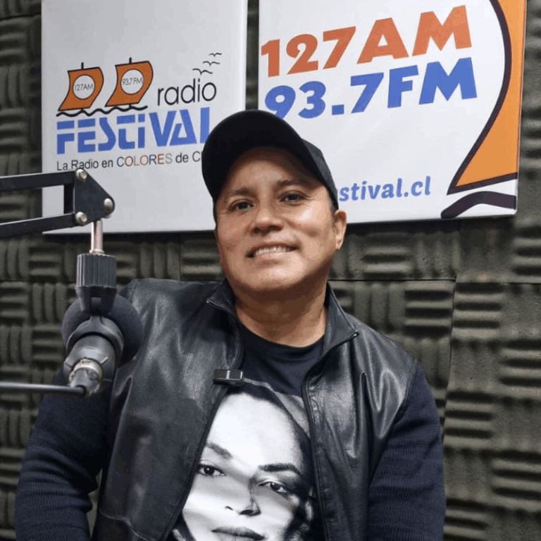 El Único Santo que canta: Santos Chavez en el Festival de la Canción Cebolla
