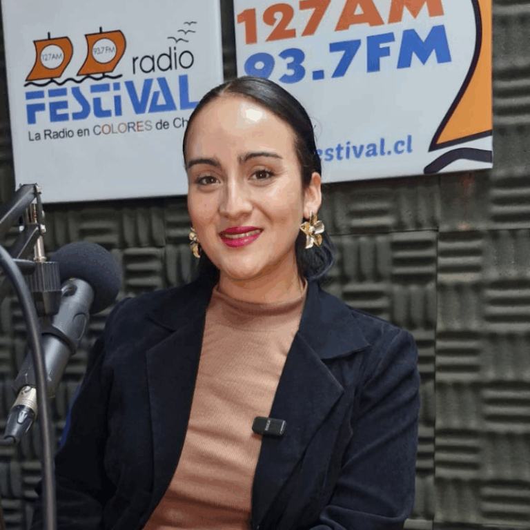 Ashley Riveros participante del Festival de la Canción Cebolla